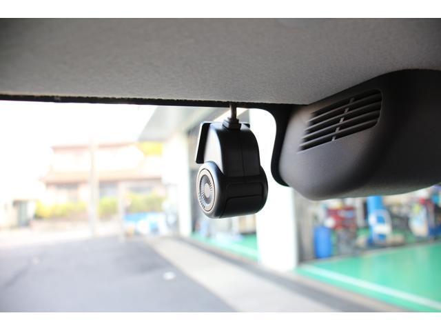 弊社には中古車の目利きのプロ「スズキ認定検査員」が多数在籍