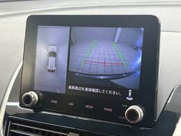 【アラウンドビューモニター】　クルマを上空から見下ろしているかのように、直感的に周囲の状況を把握できます。