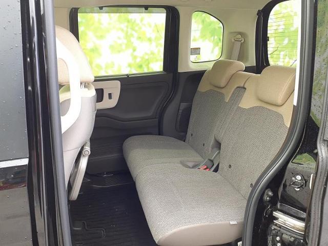 WECARSでは各商談席に大型モニターをご用意しております！見やすい大画面でゆったりと全国の在庫をご覧いただけます！是非ご来店お待ちしております！