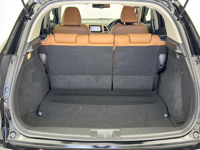 【トランク】積み込みやすくて、たっぷり積める荷室です。シートアレンジできるものは、乗車人数と荷物の量や大きさによってシートを動かすことができるので、より快適なドライブが可能です！