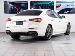 Ghibli　S　GranSport　430馬力（カタログ値）オプション総額:1，880，000円　インテリアカーボンPKG　ドライバーアシスタンスPKG　サンルーフ　ピエノフィオーレナチュラルレザー