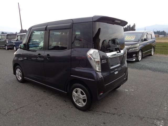 スタッフはスポーツカー、クロカン系、ミニバン系などクルマのカスタムが好きです！会社のイベントとしてドリフトや走行会参加も進んで行っております。