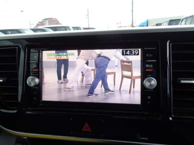 新品・中古タイヤの販売も行っています！冬シーズンには専門スタッフが10年以上の経験により仕入れた状態の良い中古スタッドレスタイヤをご紹介させて頂きます！