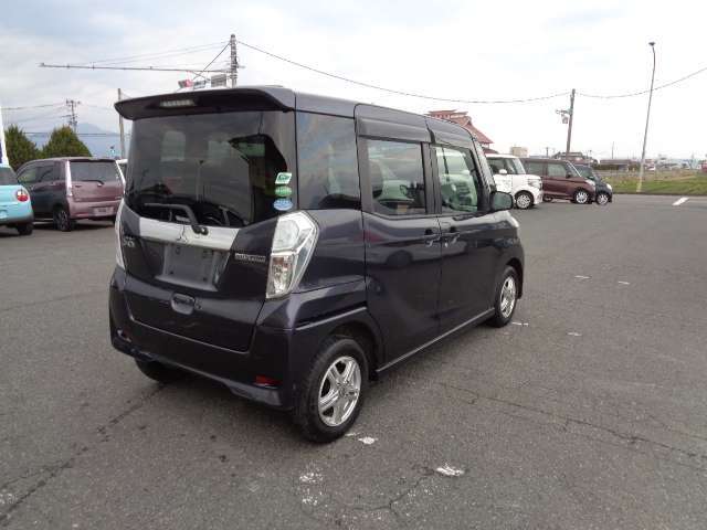 私達は「安さ」だけでなくお客様の「安心」に力を入れております。当社で購入された車両は国家整備士が点検・整備を実施の上ご納車させて頂きます。