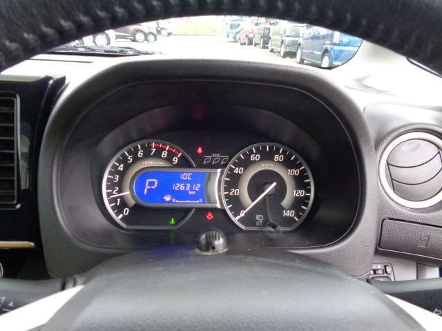 買取金額に満足していますか？買取もお任せ下さい。中でも年式10年経過、10万km走行のお車査定ならぜひ最後に当社へお持込み下さい。概算金額は無料ダイヤルへお電話下さい。