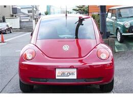 奥様のくつろぎ空間も充実！おいしいコーヒーでも！旦那様にはアフターパーツコーナーに！ついつい時間が経つのを忘れてしまう。車選びも大切だけど、お店選びにも拘ってみてください！