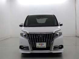 エスクァイア入庫いたしました！特徴的なフロントグリルが高級感を醸し出す一台です。