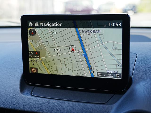 マツダコネクトの8インチWVGAディスプレイです。センターコンソールのコマンダーコントロールでの操作に加えて、タッチパネルにもなっていますので、画面にタッチしての操作も可能です。