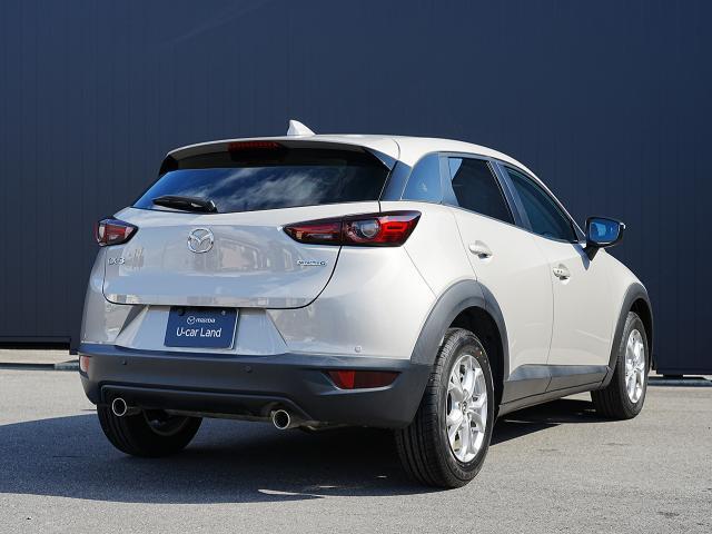 クルマのサイズやデザインから使い方を連想するのではなく、どんな場所、どんなシーンでも、創造的なライフスタイルをサポートするクルマを目指して開発されました。