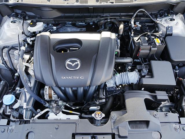 1.5リッターガソリンエンジンを搭載。スカイアクティブテクノロジーで開発された新世代の低燃費かつハイパワーなエンジンです。