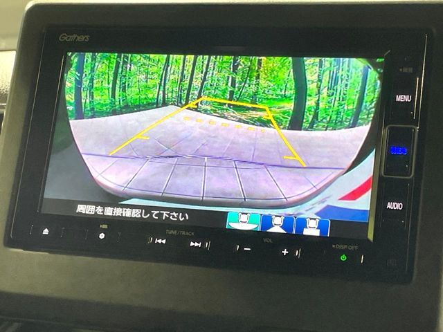 【バックカメラ】駐車時に後方がリアルタイム映像で確認できます。大型商業施設や立体駐車場での駐車時や、夜間のバック時に大活躍！運転スキルに関わらず、今や必須となった装備のひとつです！