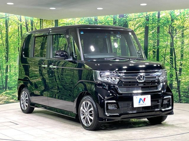 大好評のボディコーティング「弾スプラッシュコート」もご納車までに施工可能。通常のガラスコートと異なる、耐久年数6年の無機質ガラスコーティングが、ボディをキレイな状態に保ってくれます。
