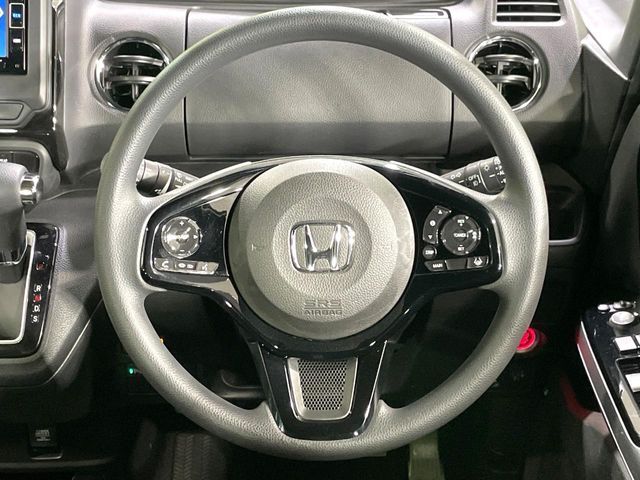 【ステアリングスイッチ】運転中、前方から目線をそらすことなく、オーディオ等の操作が可能な便利機能！安心＆快適なドライブを演出してくれます♪