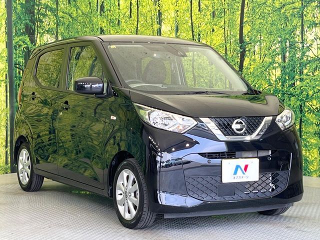 大好評のボディコーティング「弾スプラッシュコート」もご納車までに施工可能。通常のガラスコートと異なる、耐久年数6年の無機質ガラスコーティングが、ボディをキレイな状態に保ってくれます。