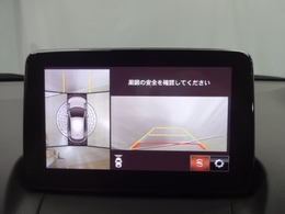 狭い場所での駐車やすれ違いなどでより的確な運転操作に役立つ360°ビューモニターが装備されています。