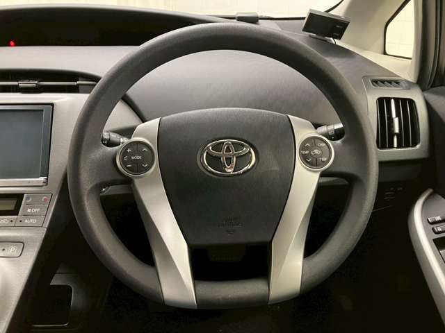 弊社全車両プロの査定士による査定・鑑定書付きで御座います。また、修復歴車などの取り扱いは1台もございませんのでご安心くださいませ！　【無料通話0078-6003-346608】