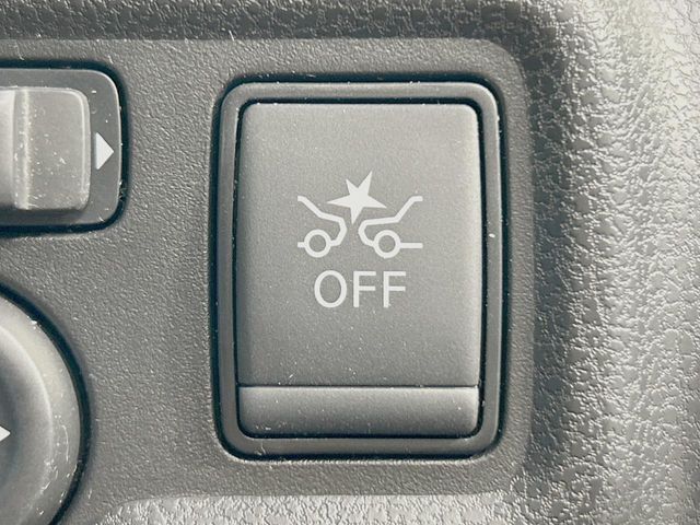 【エマージェンシーブレーキ】走行中に前方の車両等を認識し、衝突しそうな時は警報とブレーキで衝突回避と被害軽減をアシスト。より安全にドライブをお楽しみいただけます。