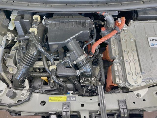 親切・丁寧な専門メカニックスタッフが応対！・車検・点検整備・事故等の修理などアフターサービスも安心。お車のカスタマイズもネクステージのサービススタッフまでご相談ください！