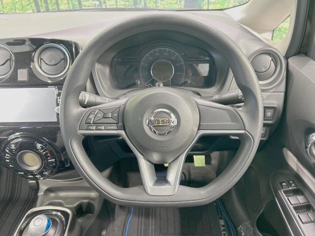 【ステアリングスイッチ】運転中、前方から目線をそらすことなく、オーディオ等の操作が可能な便利機能！安心＆快適なドライブを演出してくれます♪