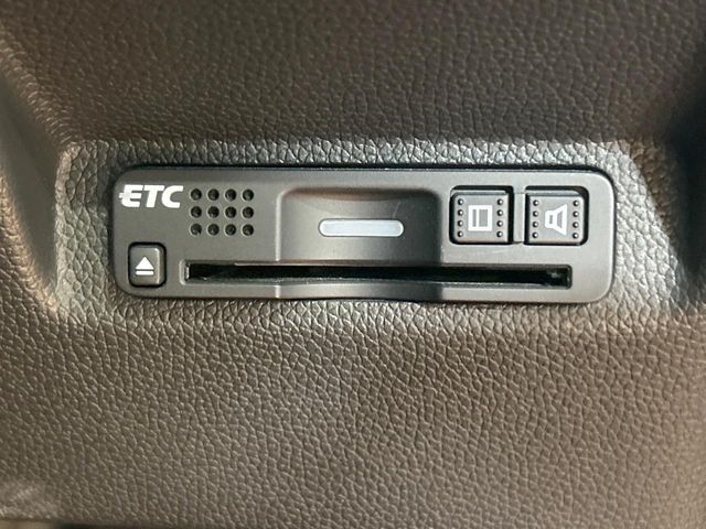 【ETC】高速道路の料金所をストレスなく通過！話題のスポットやサービスエリアに多い「スマートIC」利用時は必須のアイテムです。当店でセットアップを実施、ご納車当日からすぐにご利用いただけます！