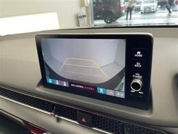 【バックモニター】後ろのカメラの映像がモニターに映し出されるので、後方の見えない死角や、障害物との距離感などもしっかり安全確認することができます！