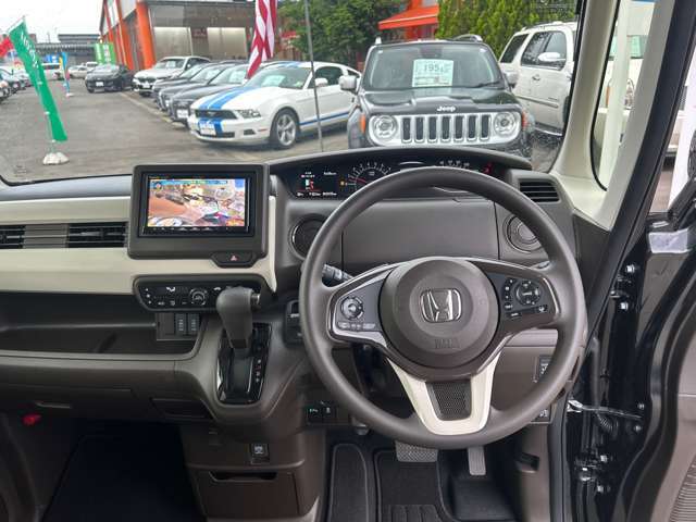 中古車にありがちなステアリングのスレ、シミ等ございません。ご安心ください。