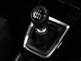 公的機関「（財）日本自動車査定協会」の基準を採用。日本オートオークション協議会「走行距離管理システム」で距離に不正が無いかもチェック済みです。