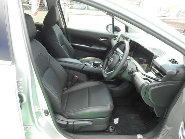 おクルマは、ご納車前に車検及び法定整備を実施してお引渡しいたします。全国どこでも日産ディーラーで保証整備が受けられますので、安心してお乗りいただけます！