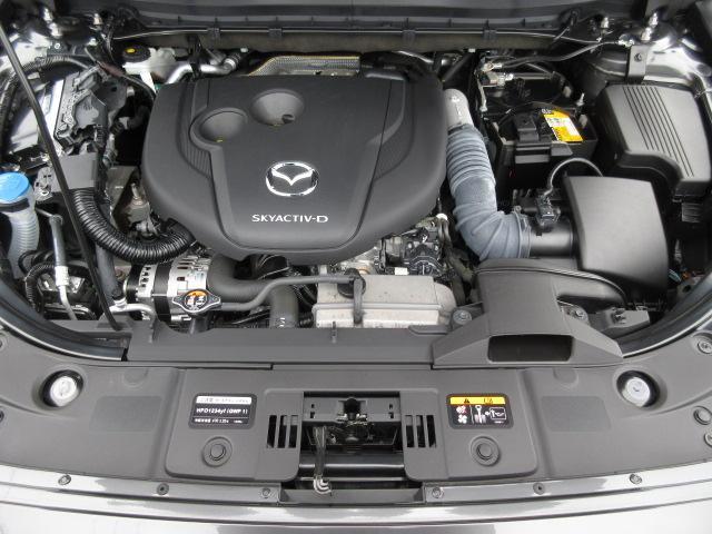 クリーンディーゼルエンジンは4000ccガソリンエンジン並みの力強いトルクがあり、上り坂や高速道路の合流などでもストレスフリー、しかもこれだけパワフルなのに、とても燃費の良いエンジンです。