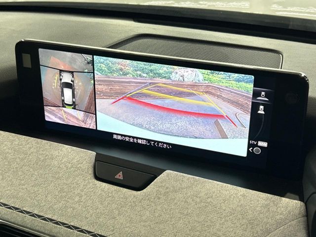 【360°ビューモニター】専用のカメラにより、上から見下ろしたような視点で360度クルマの周囲を確認することができます☆死角部分も確認しやすく、狭い場所での切り返しや駐車もスムーズに行えます。