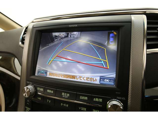 【ガイドライン付きバックカメラ】駐車時に後方がリアルタイム映像で確認できます♪大型商業施設や立体駐車場での駐車時や、夜間のバック時に大活躍★運転スキルに関わらず、今や必須となった装備のひとつです！！