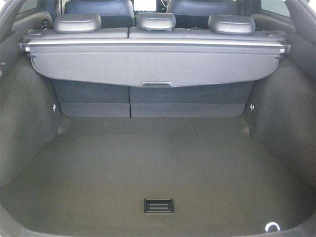 当社の九州運輸局指定工場にて、納車前点検整備致します。　点検項目数は100項目に及び、安心の状態でお客様にお届けいたします！買ってからも安心のカーライフを提供します。