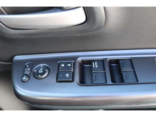 この度は当社の車両をご覧頂き誠に有難うございます。ご不明な所がございましたら何なりとお申し付け下さいませ。フリーダイヤル　0120-720-025