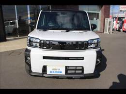 広い展示場には目移りしちゃうくらい軽・届出済未使用車が展示されてます