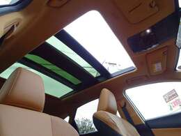 ☆オプションの【パノラマルーフ】付きです！☆