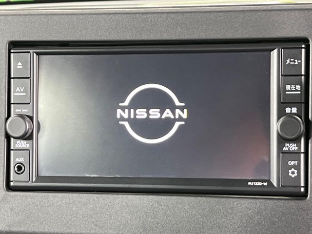 【純正ナビ】人気の純正ナビを装備。オーディオ機能も充実しており、Bluetooth接続すればお持ちのスマホやMP3プレイヤーの音楽を再生可能！毎日の運転がさらに楽しくなります！！