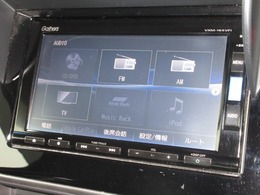 ナビゲーションはギャザズメモリーナビ（VXM-165VFi）を装着しております。AM、FM、CD、DVD再生、Bluetooth、音楽録音再生、フルセグTVがご使用いただけます。