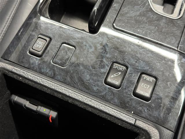 店舗にて現車の確認もいただけますので、お電話で在庫のご確認の上是非ご来店くださいませ。