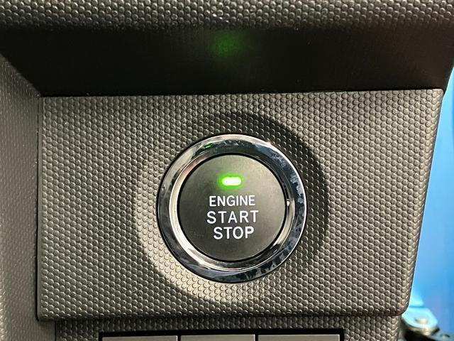 【エンジンスイッチ】　電子カードを携帯し、ブレーキを踏みながらボタンを押すだけでエンジンをかけることができます