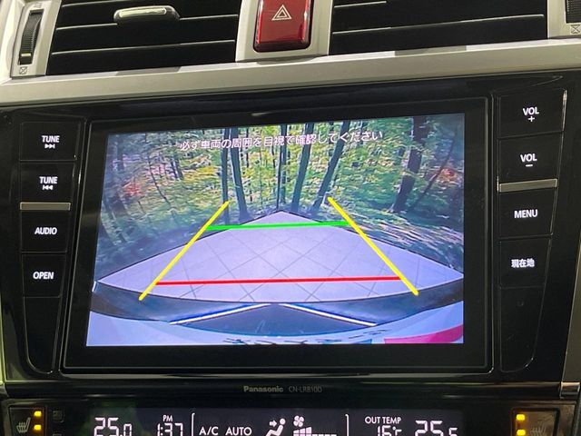 【バックカメラ】駐車時に後方がリアルタイム映像で確認できます。大型商業施設や立体駐車場での駐車時や、夜間のバック時に大活躍！運転スキルに関わらず、今や必須となった装備のひとつです！