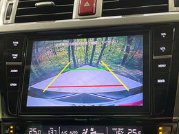 【バックカメラ】駐車時に後方がリアルタイム映像で確認できます。大型商業施設や立体駐車場での駐車時や、夜間のバック時に大活躍！運転スキルに関わらず、今や必須となった装備のひとつです！