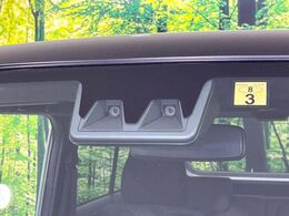 【スマートアシスト】走行中に前方の車両等を認識し、衝突しそうな時は警報とブレーキで衝突回避と被害軽減をアシスト。より安全にドライブをお楽しみいただけます。