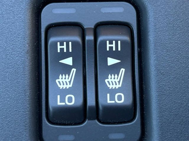 【シートヒーター】寒い日に重宝するシートヒーター！エアコンより早く温まってくれるので寒がりの人も安心ですね♪エアコンの温風は乾燥するから苦手、という方にもをおすすめです。