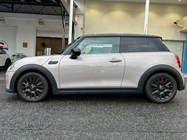 車検・点検サポート付きの更新型の「MINIGSワランティ-」。最大10年、10万キロまで更新可能です。保証項目は最大320項目！！対応は最寄りのディーラーさんにて対応可能です！