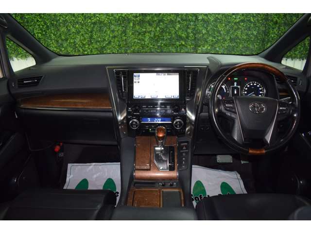 内装はこだわりのイオン除菌消臭施工済みで展示しております。メーカー販売時にできる限り近づけるように妥協はいたしません！