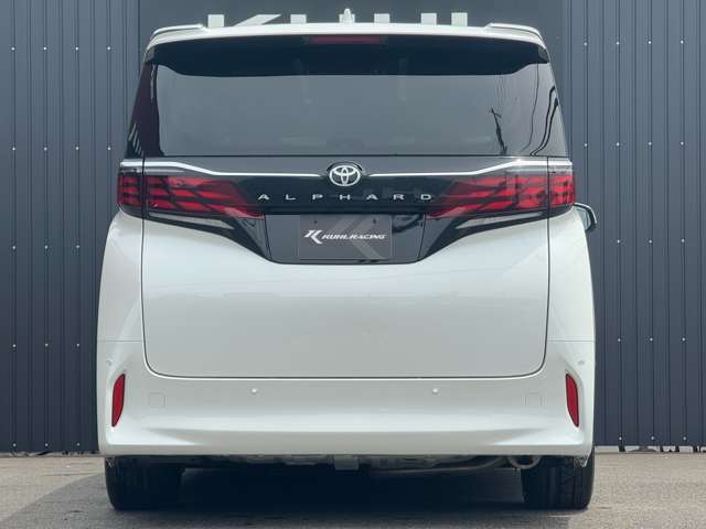 KUHLではエアロ取付はもちろん、足回りのカスタムも大得意でございます。お車に合わせた現車マッチングでお客様の理想の足回りカスタムを施します。ご要望を何なりとお申し付けください