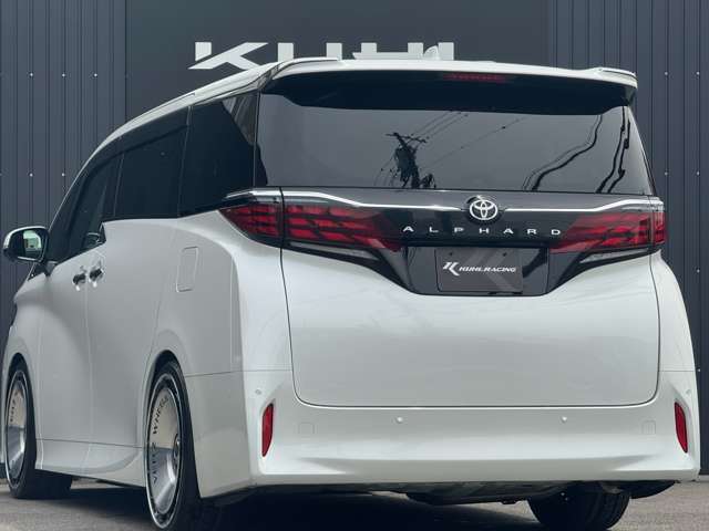 追加カスタムのご依頼も大歓迎でございます。自社製品から社外製品まで、幅広く取扱いしております。気になる商品、理想の車のイメージがありましたら何でもご相談ください。