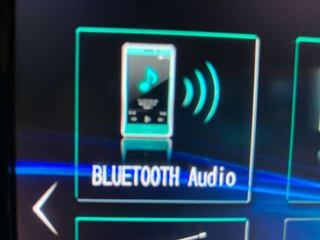 Bluetoothオーディオ対応可。お持ちのスマホやiPodなどとBluetooth接続して外部機器内の音楽などを車内で楽しめます。