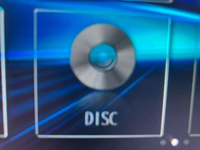 CDはもちろん　DVD再生可能です。お好きな音楽を聴きながらドライブをお楽しみください。