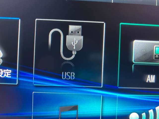 USB接続できます。スマホと接続して音楽を楽しんでください。